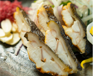 肉厚ウツボのタタキ